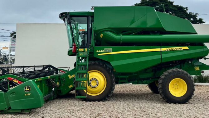 COLHEITADEIRA JD S440