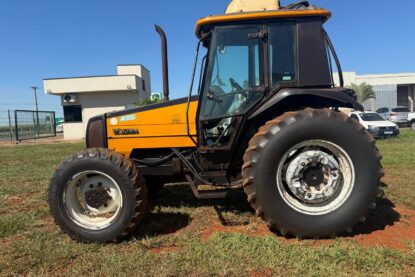 TRATOR VALTRA 900