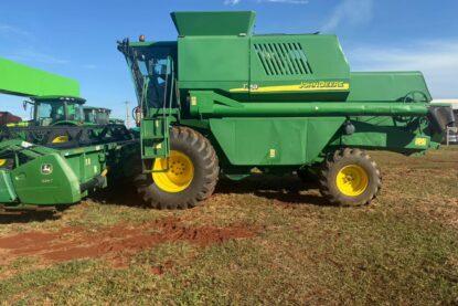COLHEITADEIRA JD 1550