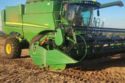 COLHEITADEIRA JD S550
