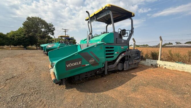 Vogele S1600-2 com mesa AB500