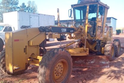 MOTONIVELADORA CAT 120H