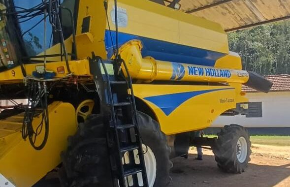 COLHEITADEIRA NEW HOLLAND TC5070