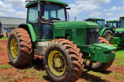 Trator John Deere 7500 – 2000