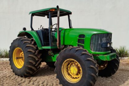 Trator John Deere 6145J – 2013