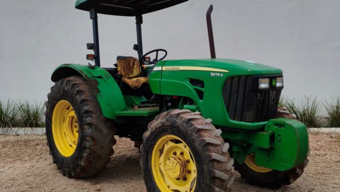 Trator John Deere 5078E – 2014