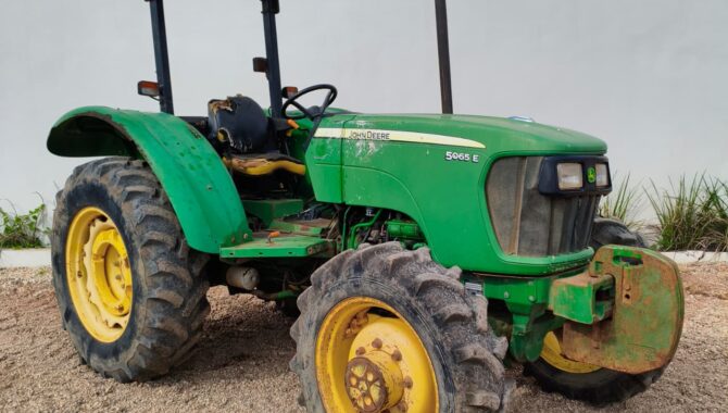 Trator John Deere 5065E – 2013